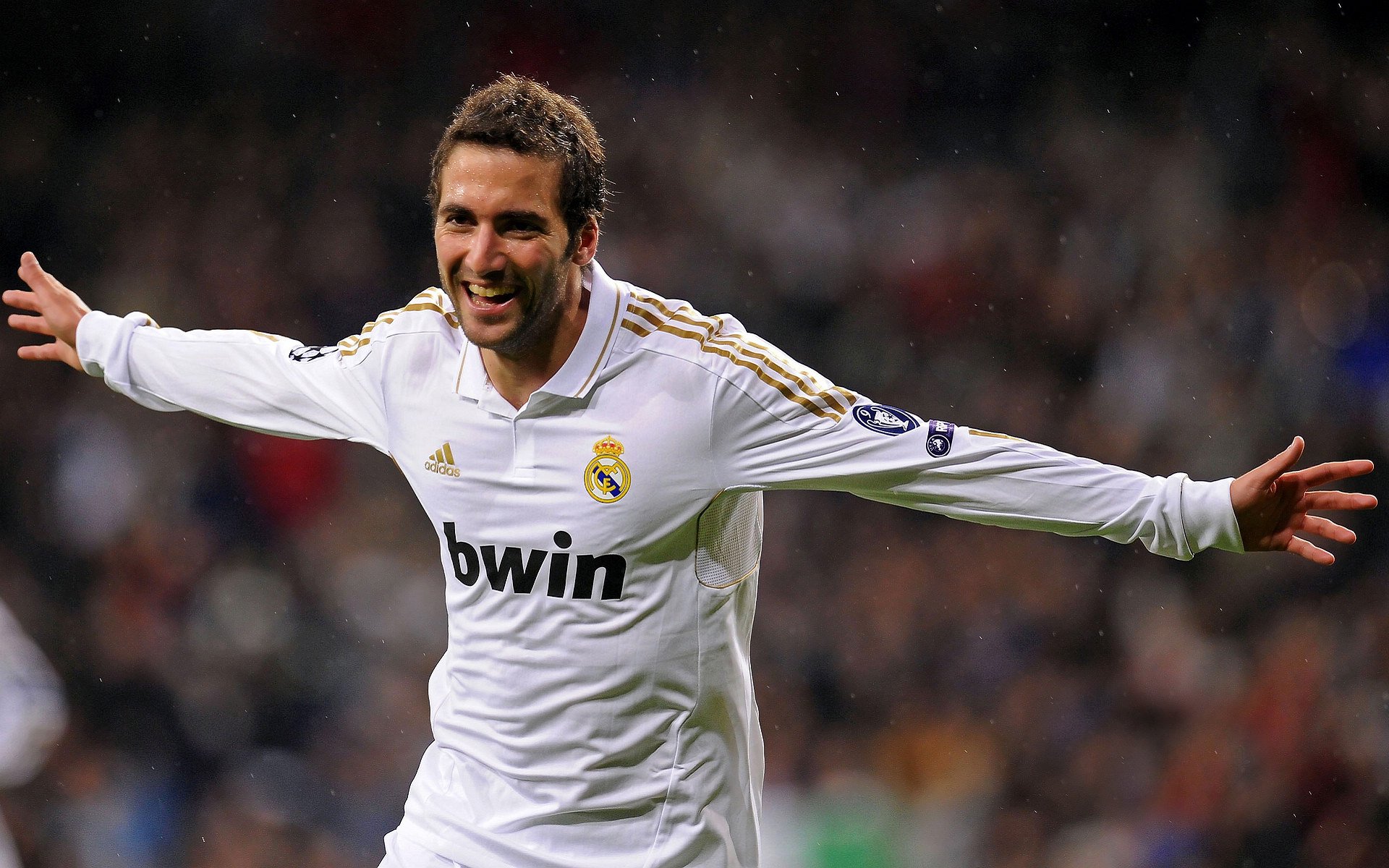 “安赫尔·巴尔博萨的全场运动能力，推动阿根廷美洲狮队战术多元化”