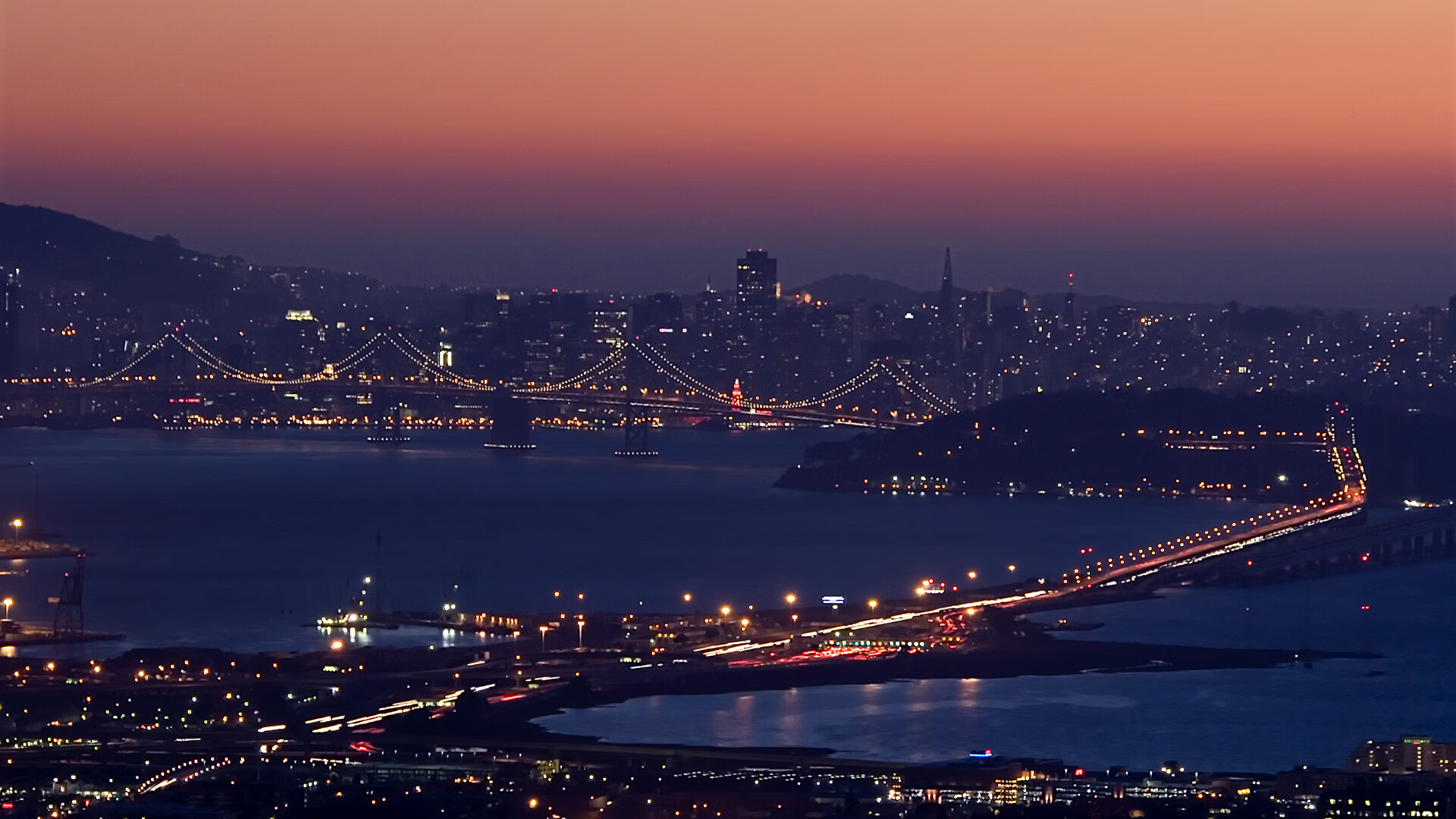 九游app官网下载-城市夜光水上风筝节，灯火闪耀中的空中盛会